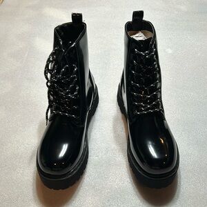 Platform combat boots. Size 10. NIB